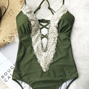 Cupshe brand new swimsuit/Large